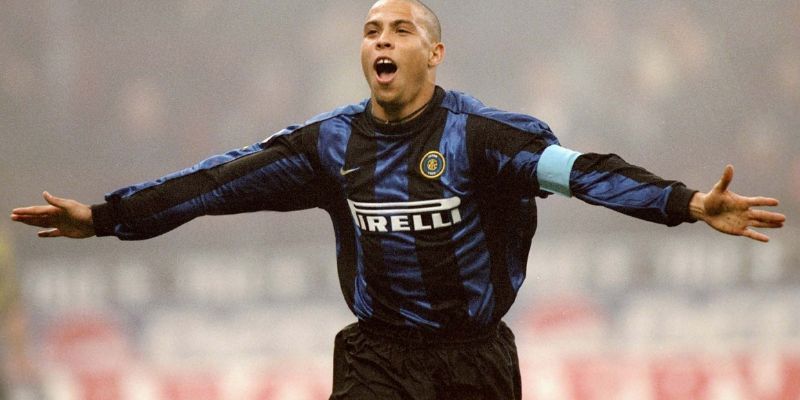 Tiền đạo đóng góp vai trò rất quan trọng cho đội bóng